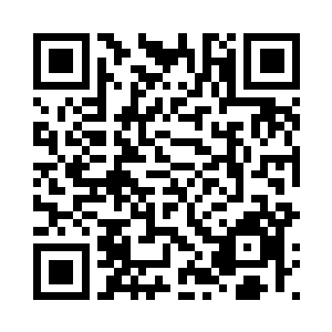 示意身后的年轻人抓会逃跑开去二维码生成