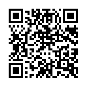 穆凡君对斟茶倒水的安如玉偏了偏头二维码生成