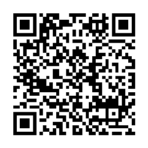 穿着锃亮的羊皮筒靴的张铁重新出现在维西少尉面前的时候二维码生成