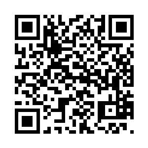 穿着雪白护士制服的何珊珊年纪虽小二维码生成