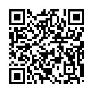 站在校门口检查学生的着装和头发二维码生成