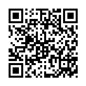 笑容明媚的应付着围上来的近百号学生二维码生成