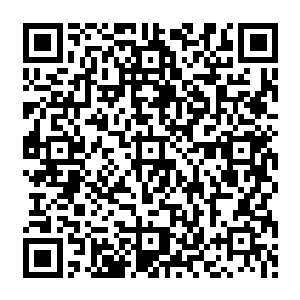 算上连续九周占据公告牌唱片销量排行榜首位的原声带大碟――643万张――影片刨去人工二维码生成