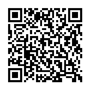 精瘦老者带人过来是对那山洞呈包抄之势而来的二维码生成
