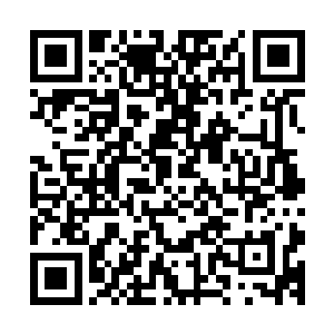 约瑟夫回头看到了不断冒着热气的咖啡放在保温杯里端了上来二维码生成