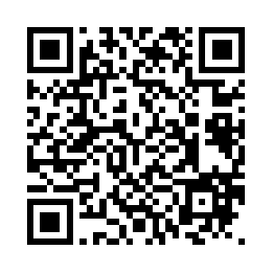 约瑟夫对着一个棕色皮肤的老头问道二维码生成