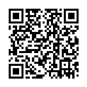 纯情小白杨抓住对方伸向她下面的手二维码生成