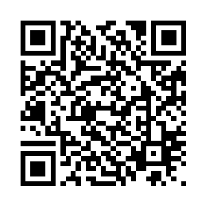 终于来到了一座宏伟高大的建筑前面二维码生成