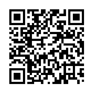 给一旁看热闹的两个少女打了眼色二维码生成