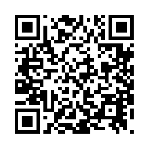 美丽可爱的小脸上带着泫然欲泣的神情二维码生成