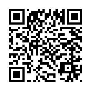 而且他的手里似乎还抱着另一个人二维码生成