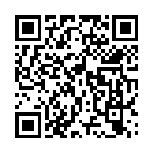 而他的身旁的那几个负责打杂的大妈二维码生成