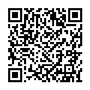 而他的面前却是摆放了三四个碎裂掉的岩石罐子二维码生成