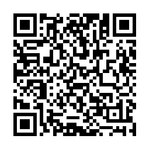 而偏偏枪上又带着一种让人不可捉摸的时空错乱之感二维码生成