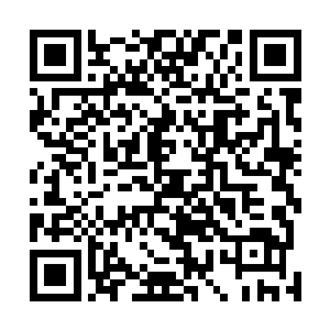 肖克明阴沉着脸对他身边的一个三十岁上下的精悍男子道二维码生成