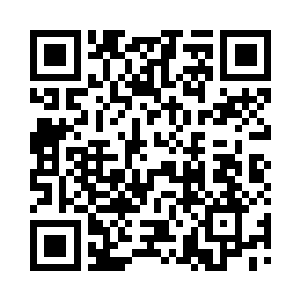 脸上几乎没有温度的表情显得那么遥远二维码生成