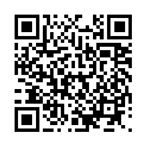 自己就穿着一条内裤和一双湿透的运动鞋二维码生成