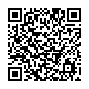 自然是把他们两个咬耳朵的声音一字不漏的都听到了二维码生成