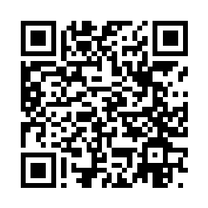 莱昂纳多匆忙地扣着自己西装的扣子二维码生成