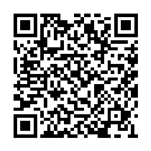 落在眉毛和睫毛的雪花被呼吸吹成了一滴滴的水二维码生成