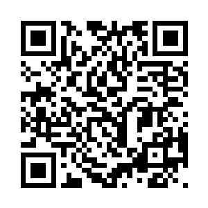 表面上却带着微笑很自然地松开了双臂二维码生成