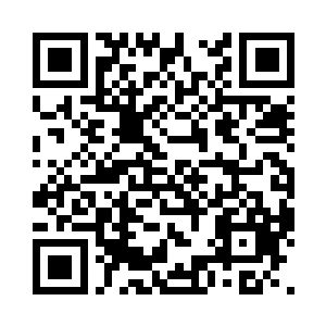 被捏的不能动弹的三人见到这白色女子二维码生成