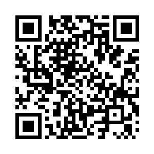 褚子山正负手凭栏打量府中新布置的美景二维码生成