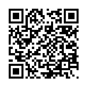 说完莫胖子就从一堆礼物里拿出了两瓶好酒二维码生成