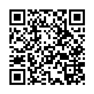 说话的时候她就要跑过去把衣服捡起来二维码生成