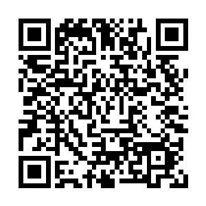 谢一鸣手腕处黑色长绳脱腕而出直奔白云中身体二维码生成