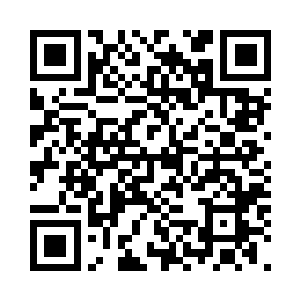 贴身的设计特别突出了她傲人的本钱二维码生成