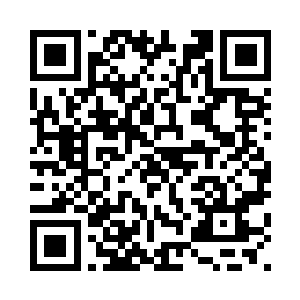 走过去拍了拍那个墨西哥人的肩膀二维码生成