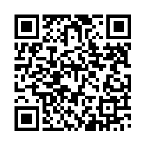 足球就从伸腿的厄齐尔两腿之间钻了过去二维码生成