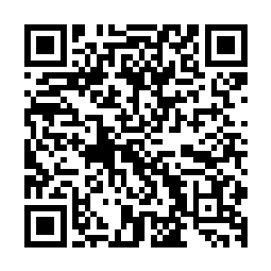 跟上去的小弟很快便发现了和劳斯莱斯汇聚在一起的军用卡车二维码生成