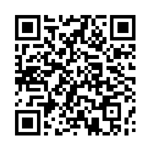 身侧的老人静静的拿着那只高倍望远镜二维码生成