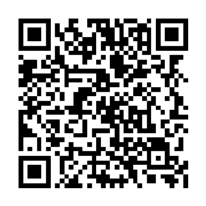 身后的西域商人捧着自己最精致的饰品黯然伤神二维码生成