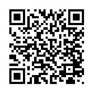 躺在最外面的人双眼放空向上看着二维码生成