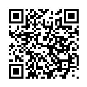 轻声掀开脚边的一块瓦块就垂眸往下看去二维码生成