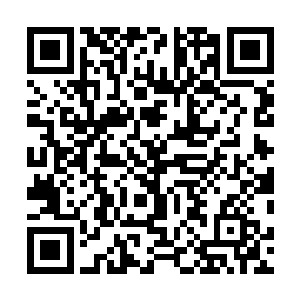 边学道一下就愣住了――是胡溪手里攥着的那个指甲油瓶二维码生成