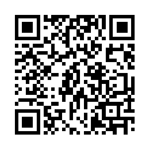 迈步走到大会议桌中间为她预留的座位上二维码生成