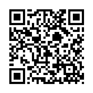 还握着一只胳膊……一个人影正吊在桥洞口二维码生成