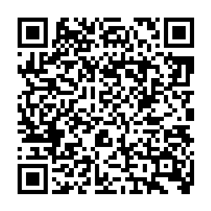 这一道道神识勾勒出一道道虚空画符向着空中的那个巨大的符箓飘去二维码生成