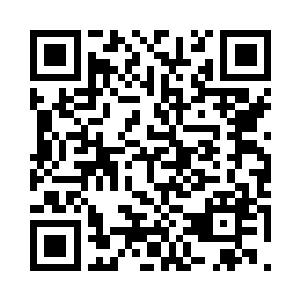 这天放映队在孤儿院的操场放了一场二维码生成