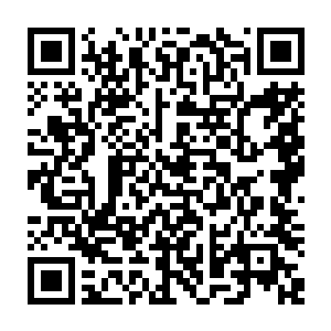 这才发现这位公子爷居然任性地把办公室里面原有的一间小房间改造成了衣帽间二维码生成