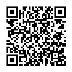 这才小心翼翼的把她整个人给抱到自己腿上坐着二维码生成