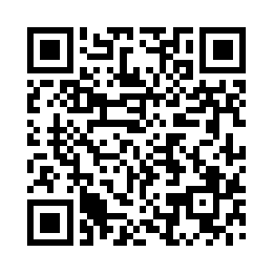 这边就见一个小西装外套下穿着公主裙的女生二维码生成