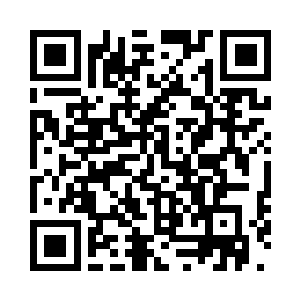 透过落地窗看向别墅外的环合绿树二维码生成