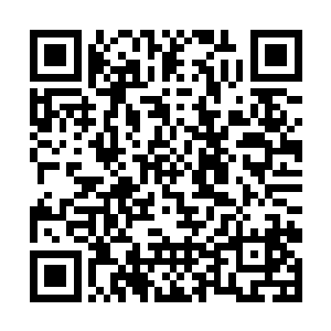 邓雄杰一边嘟囔一边回到办公室整理自己的账目去了二维码生成