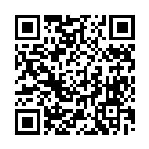 邝美美忍着疼痛小心翼翼地坐在沙发上二维码生成