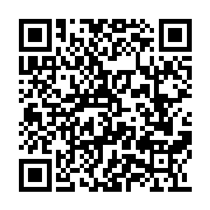 那三道指剑竟变成三道黑色烟柱从山边绕了过去二维码生成